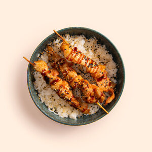 170. DONBURI YAKITORI-DON(YAKITORI DE POLLO,SALSATERIYAKI,SESAMO Y ARROZ)