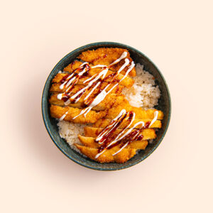 171. DONBURI KATSU-DON(POLLO REBOZADO JAPONES,SALSA TONKATSU,MAYONESA Y ARROZ)